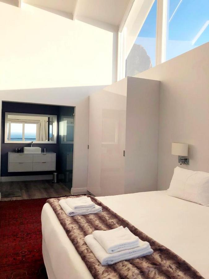 Bright Camps Bay Loft With Stunning Views And Shared Pool Apartment เคปทาวน์ ภายนอก รูปภาพ