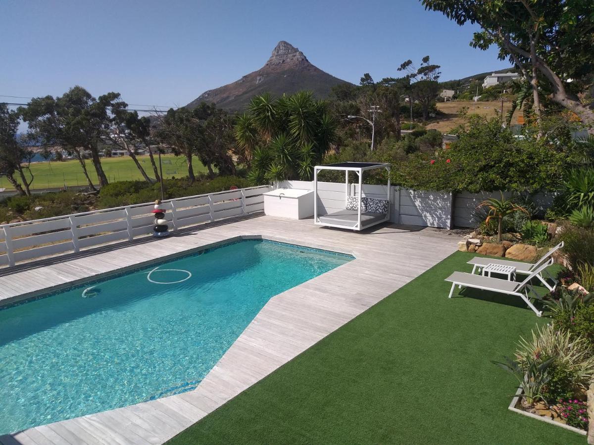 Bright Camps Bay Loft With Stunning Views And Shared Pool Apartment เคปทาวน์ ภายนอก รูปภาพ